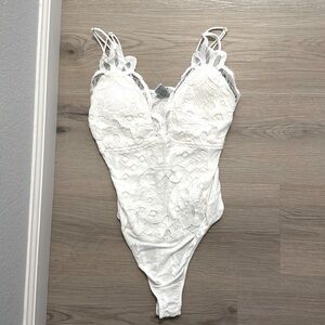 White lace bodysuit 🤍